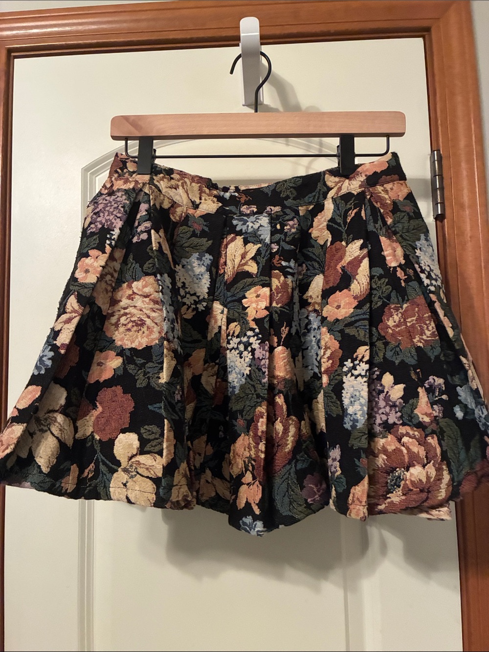 Vici Black Floral pleated Skort